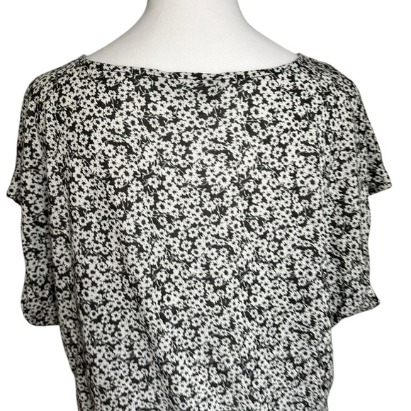 Lucky Brand Floral Front Twist Top Size L - Picture 8 of 17